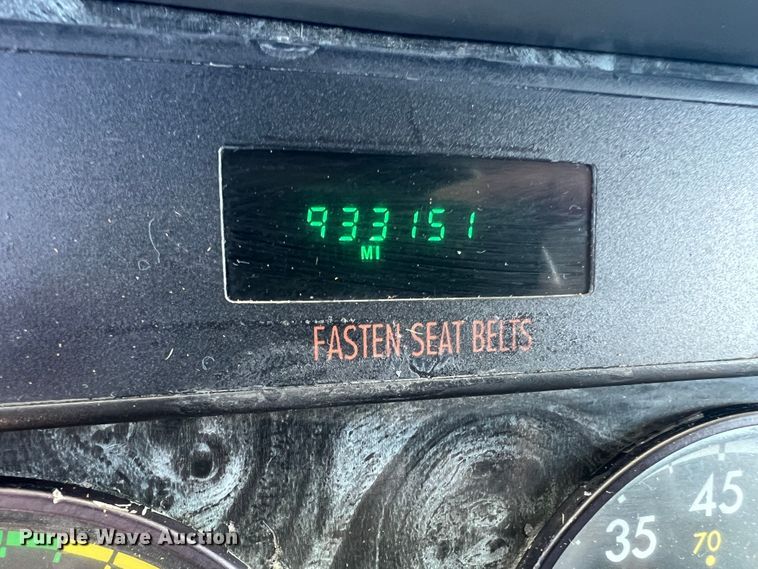 image for item JM9236 2001 Freightliner Columbia  semi truck