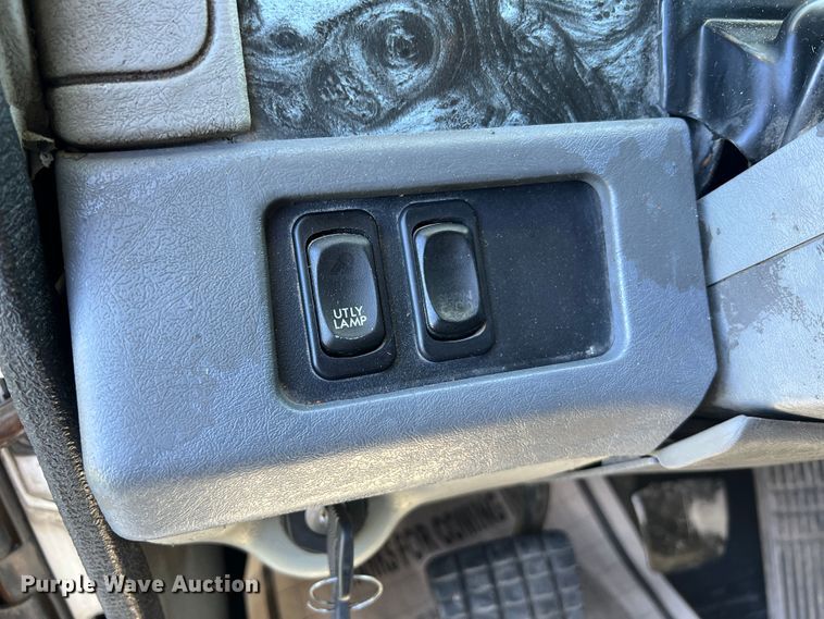 image for item JM9236 2001 Freightliner Columbia  semi truck