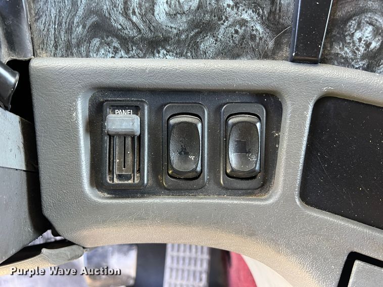 image for item JM9236 2001 Freightliner Columbia  semi truck