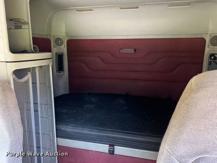 image for item JM9236 2001 Freightliner Columbia  semi truck