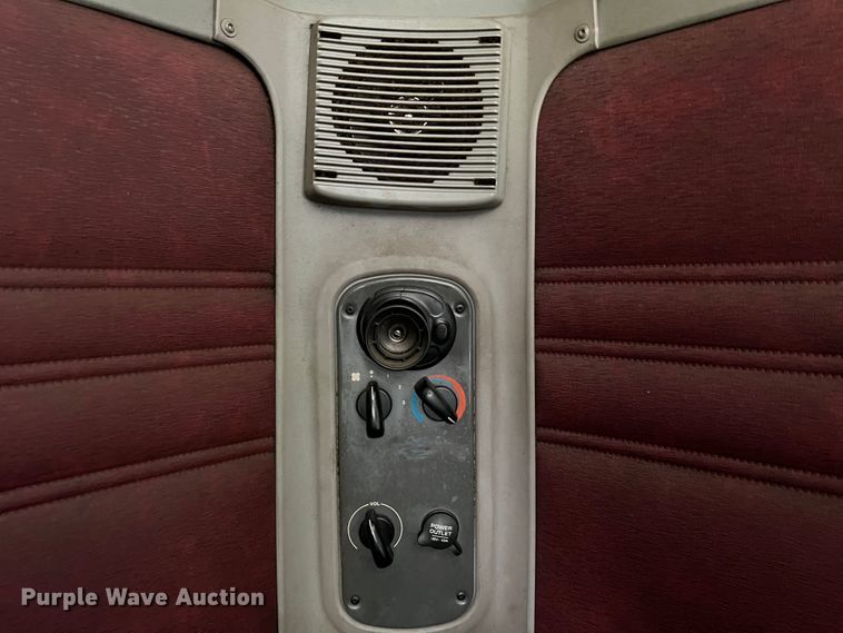 image for item JM9236 2001 Freightliner Columbia  semi truck