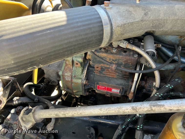 image for item JM9236 2001 Freightliner Columbia  semi truck