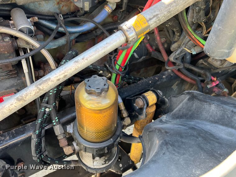 image for item JM9236 2001 Freightliner Columbia  semi truck