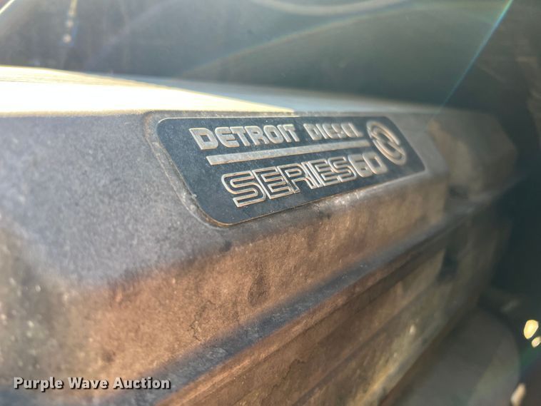 image for item JM9236 2001 Freightliner Columbia  semi truck