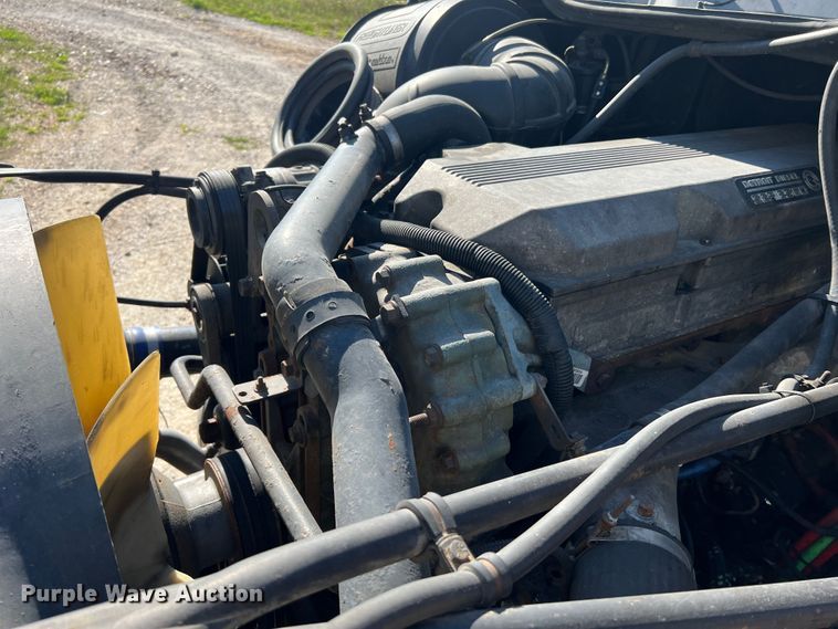 image for item JM9236 2001 Freightliner Columbia  semi truck