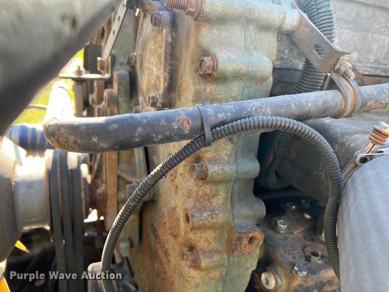 image for item JM9236 2001 Freightliner Columbia  semi truck