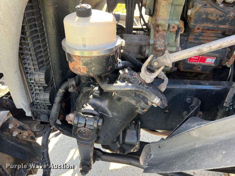 image for item JM9236 2001 Freightliner Columbia  semi truck