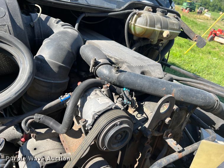 image for item JM9236 2001 Freightliner Columbia  semi truck