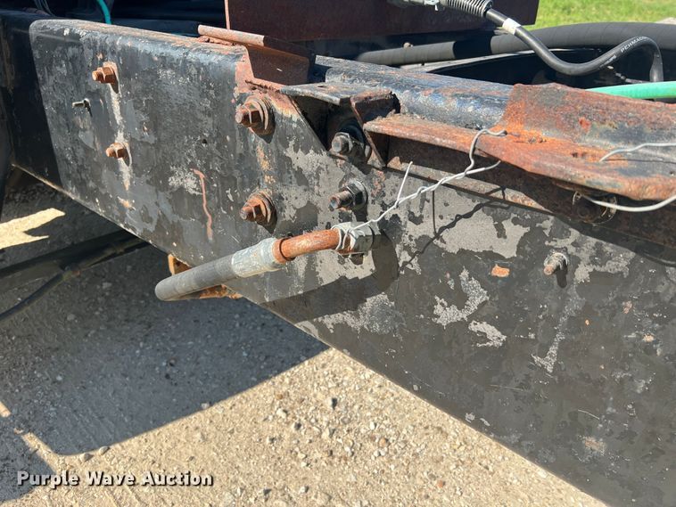 image for item JM9238 1993 International 9400  semi truck