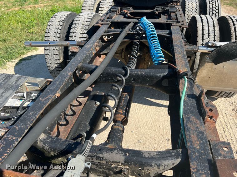 image for item JM9238 1993 International 9400  semi truck