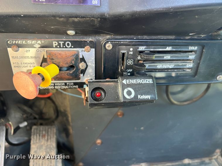 image for item JM9238 1993 International 9400  semi truck