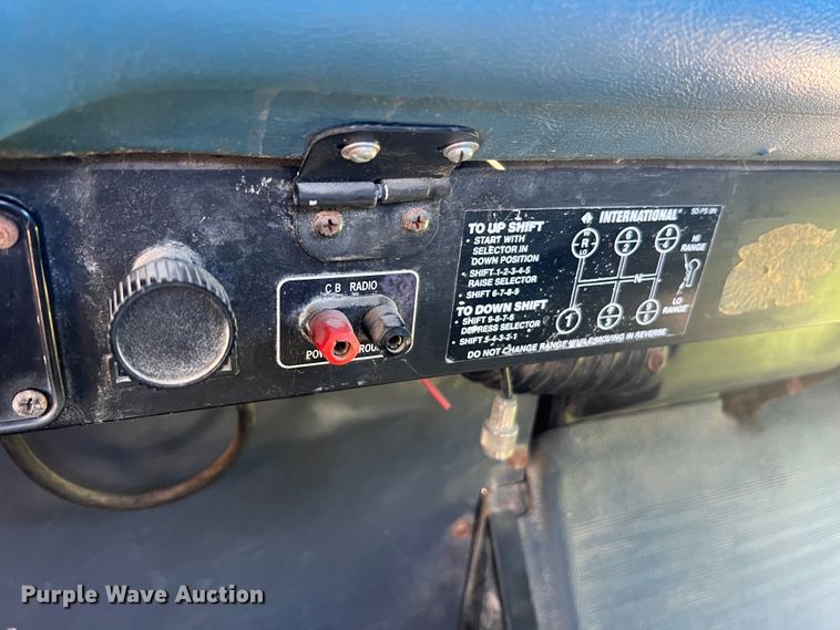 image for item JM9238 1993 International 9400  semi truck