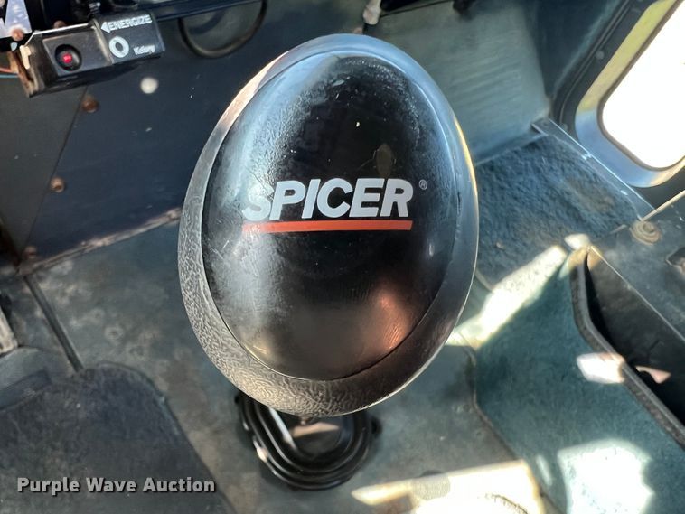 image for item JM9238 1993 International 9400  semi truck