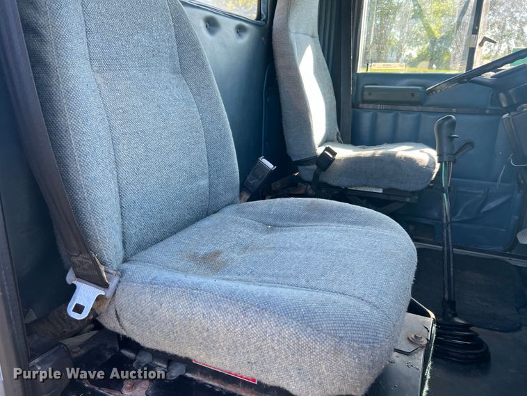 image for item JM9238 1993 International 9400  semi truck