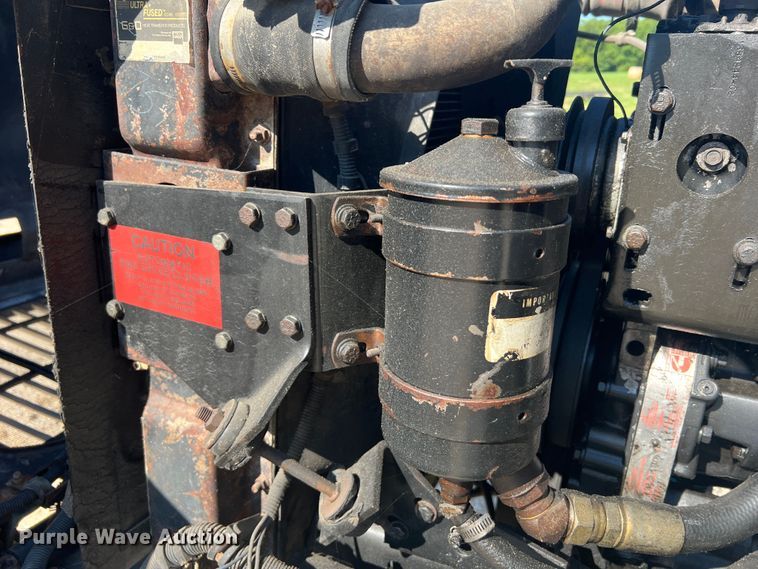 image for item JM9238 1993 International 9400  semi truck