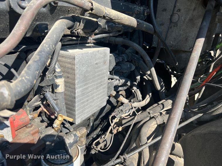 image for item JM9238 1993 International 9400  semi truck