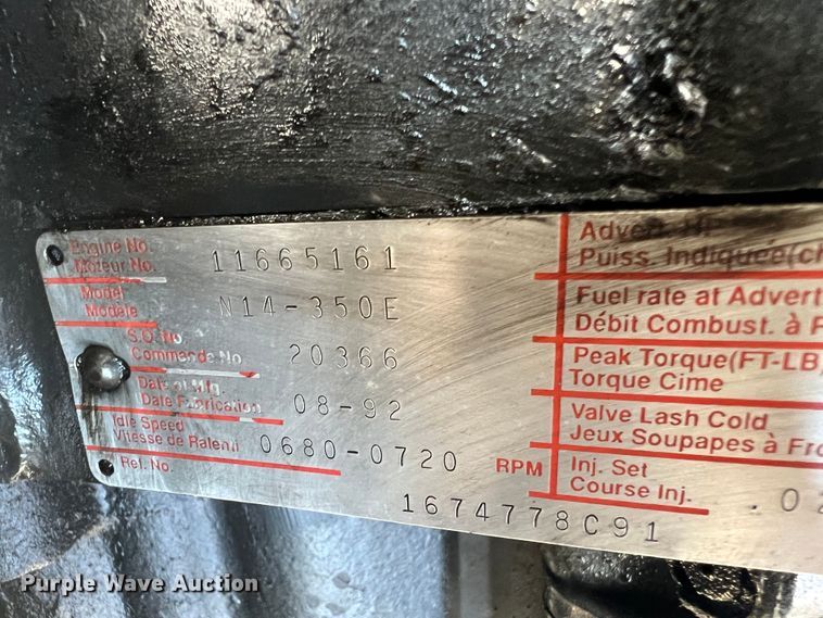 image for item JM9238 1993 International 9400  semi truck