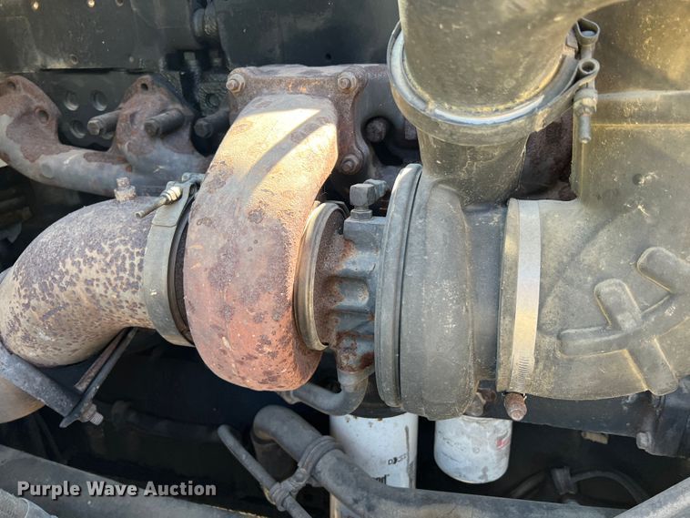 image for item JM9238 1993 International 9400  semi truck