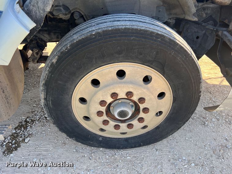 image for item JM9238 1993 International 9400  semi truck