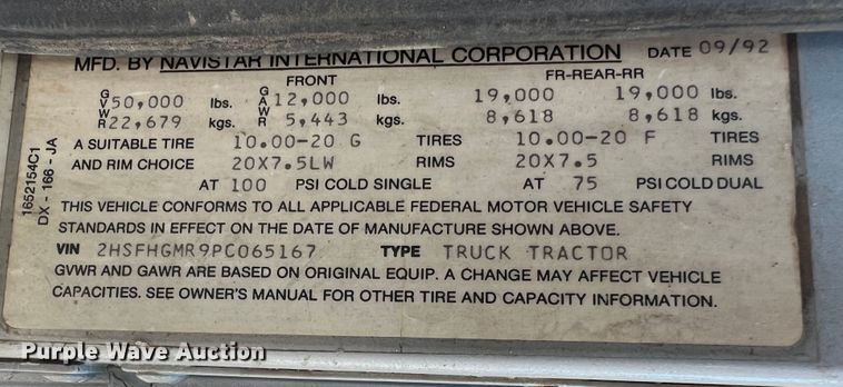 image for item JM9238 1993 International 9400  semi truck