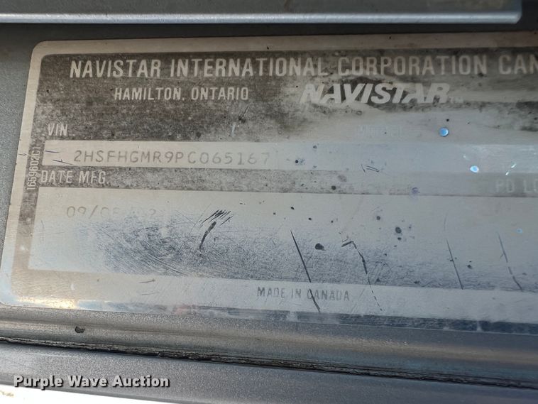 image for item JM9238 1993 International 9400  semi truck