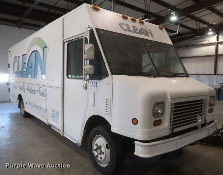 image for item JR9466 2003 Freightliner MT45  delivery truck