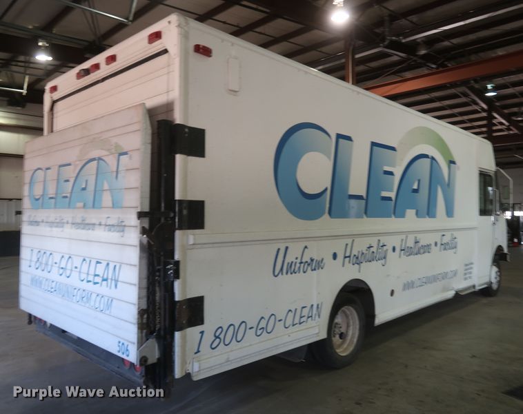 image for item JR9466 2003 Freightliner MT45  delivery truck