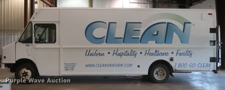 image for item JR9466 2003 Freightliner MT45  delivery truck