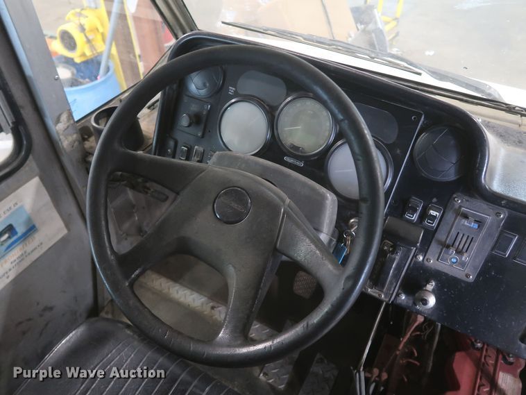 image for item JR9466 2003 Freightliner MT45  delivery truck