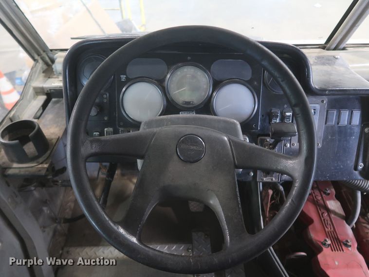 image for item JR9466 2003 Freightliner MT45  delivery truck