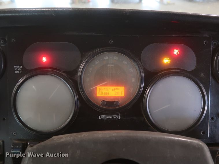 image for item JR9466 2003 Freightliner MT45  delivery truck