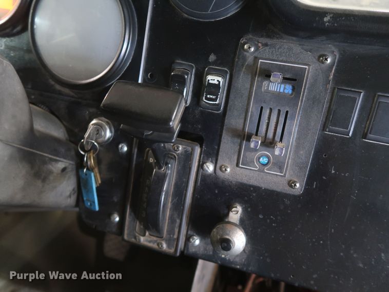 image for item JR9466 2003 Freightliner MT45  delivery truck