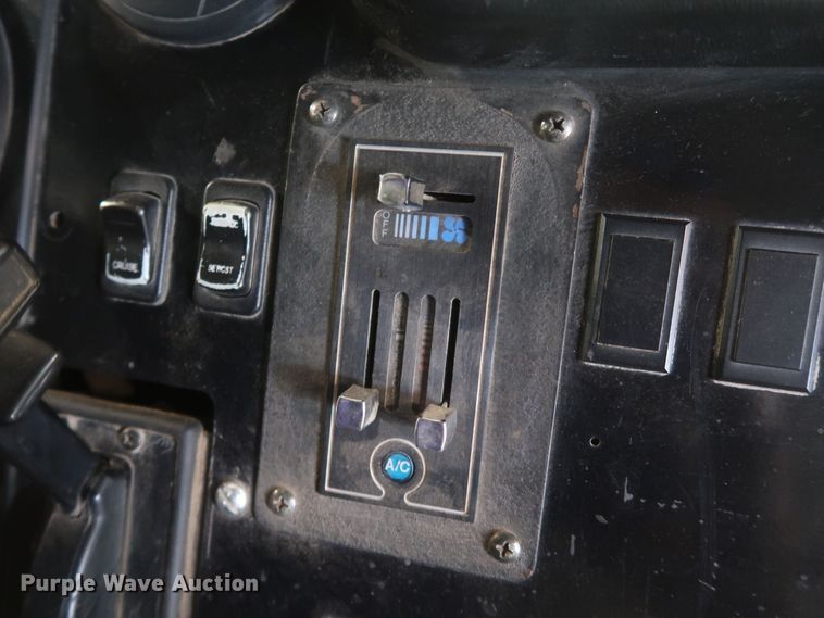 image for item JR9466 2003 Freightliner MT45  delivery truck