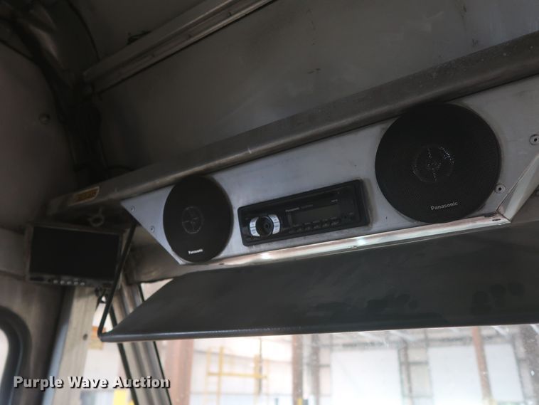 image for item JR9466 2003 Freightliner MT45  delivery truck