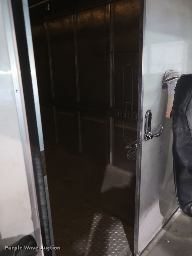 image for item JR9466 2003 Freightliner MT45  delivery truck