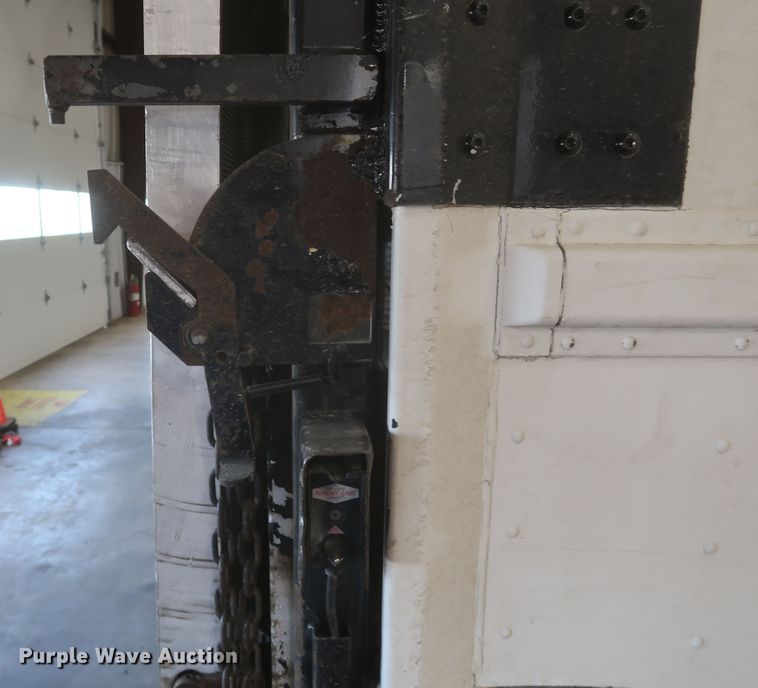 image for item JR9466 2003 Freightliner MT45  delivery truck