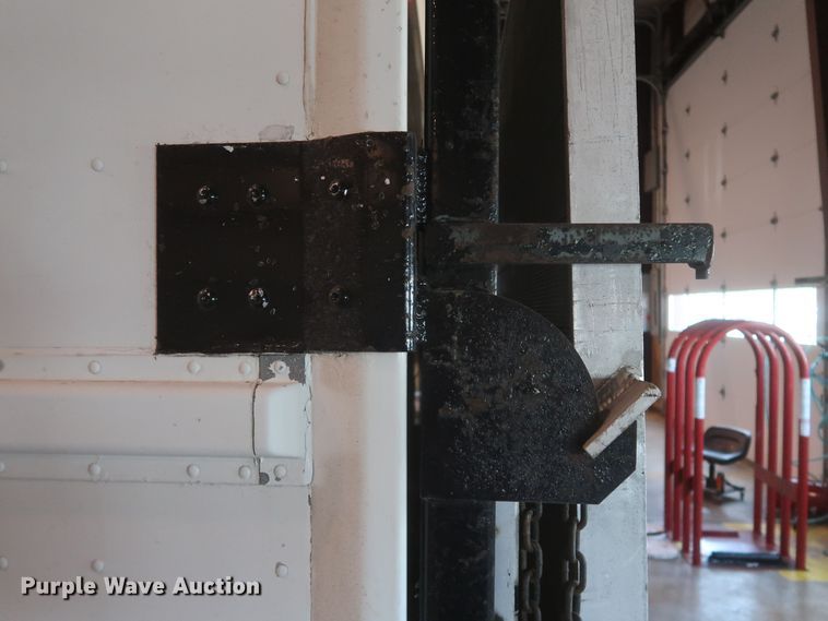 image for item JR9466 2003 Freightliner MT45  delivery truck