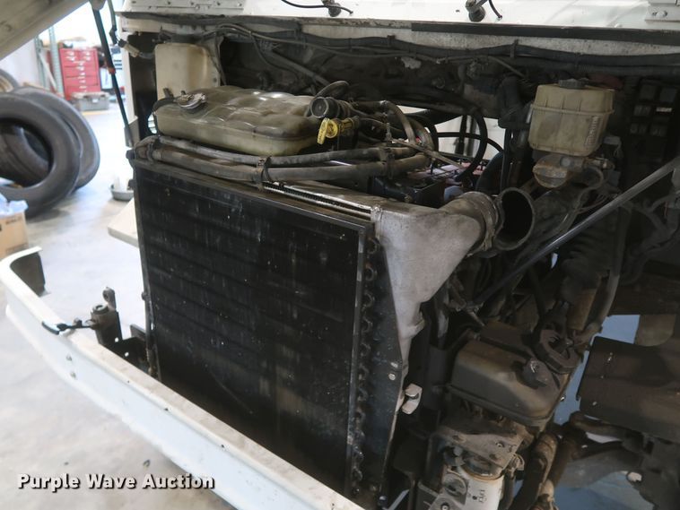 image for item JR9466 2003 Freightliner MT45  delivery truck