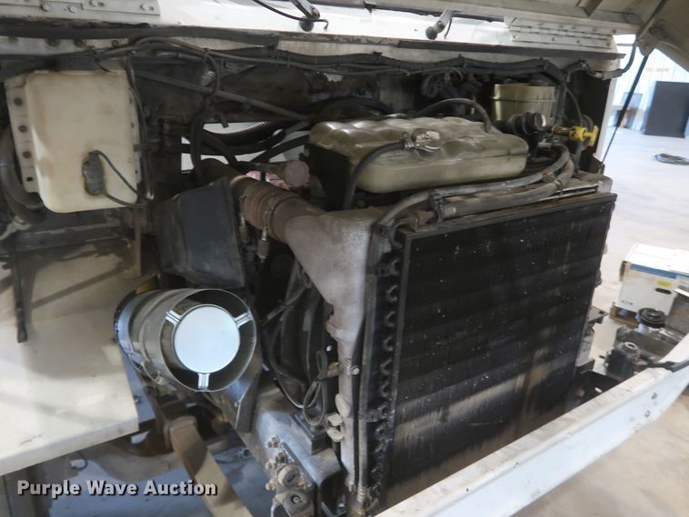 image for item JR9466 2003 Freightliner MT45  delivery truck