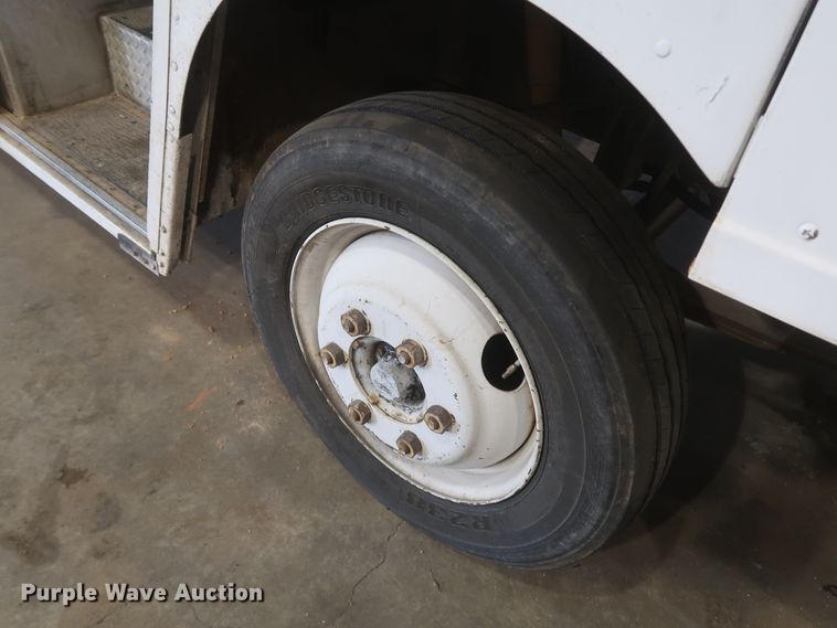 image for item JR9466 2003 Freightliner MT45  delivery truck