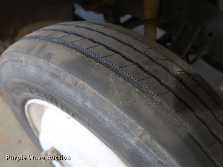 image for item JR9466 2003 Freightliner MT45  delivery truck