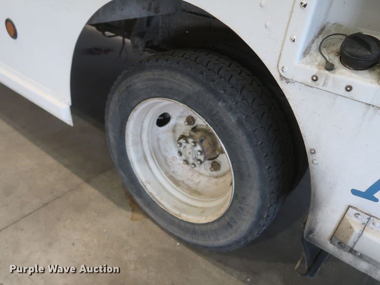 image for item JR9466 2003 Freightliner MT45  delivery truck