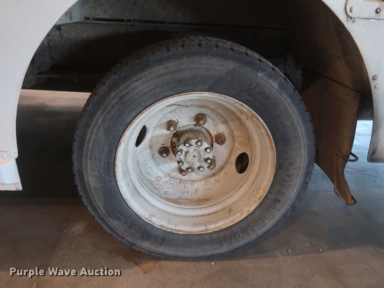 image for item JR9466 2003 Freightliner MT45  delivery truck