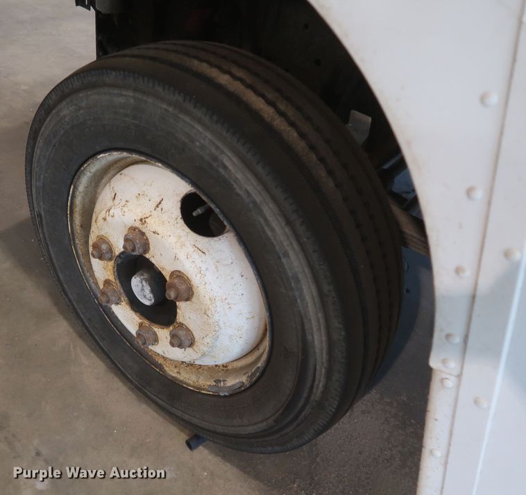 image for item JR9466 2003 Freightliner MT45  delivery truck