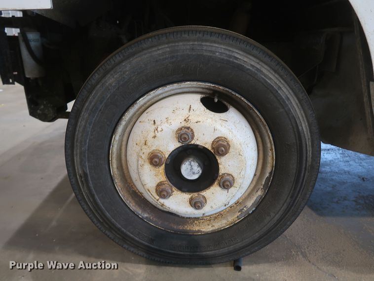 image for item JR9466 2003 Freightliner MT45  delivery truck