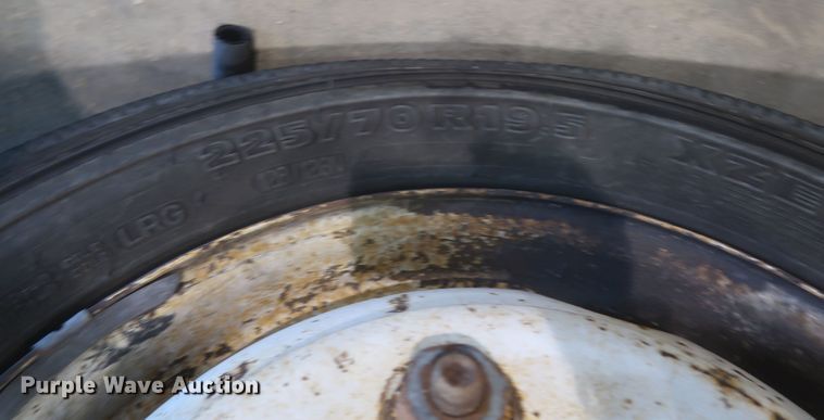 image for item JR9466 2003 Freightliner MT45  delivery truck