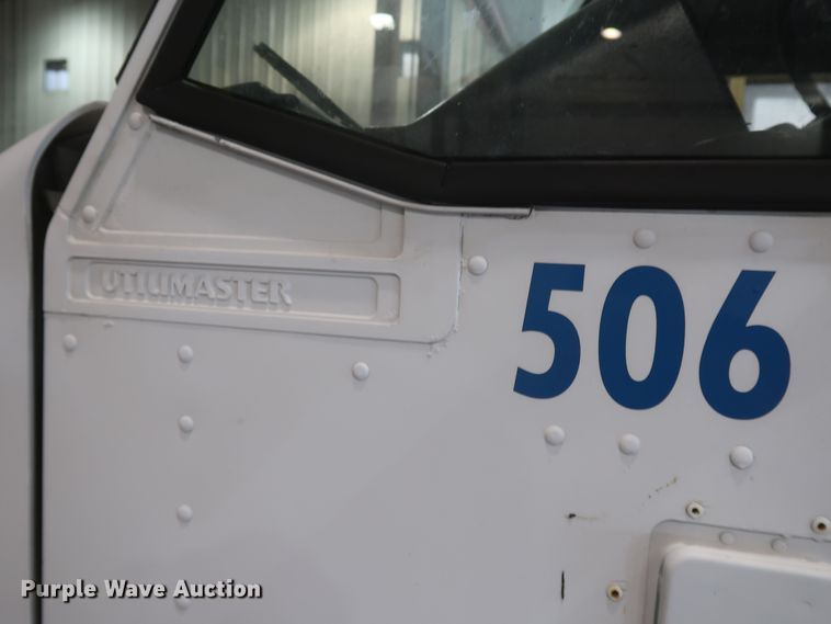 image for item JR9466 2003 Freightliner MT45  delivery truck