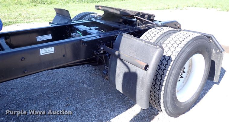 image for item JU9237 2014 International DuraStar 4400  semi truck