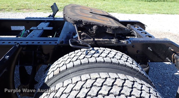 image for item JU9237 2014 International DuraStar 4400  semi truck