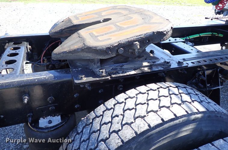 image for item JU9237 2014 International DuraStar 4400  semi truck